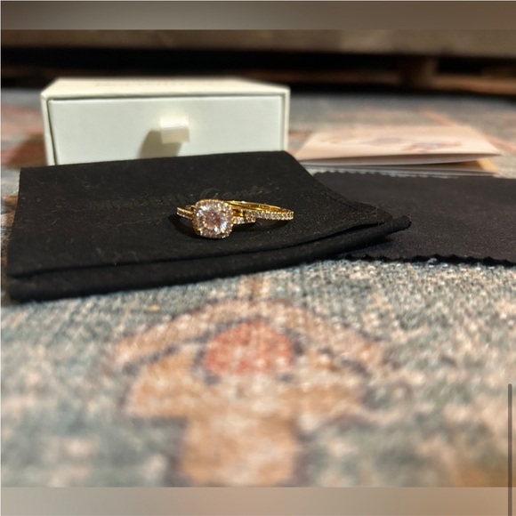 NIB MODERN GENTS Set of 2 Rings The Evermore Gold Wedding/ Engagement Set - Sz 7 - Picture 9 of 13